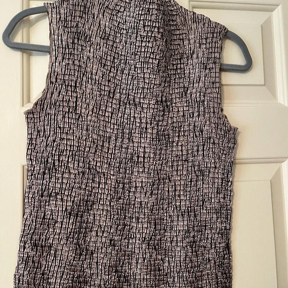 Plisse stretchy mock turtleneck sleeveless top - Picture 6 of 6
